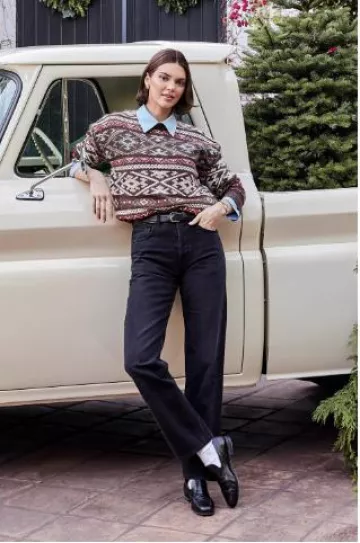 The Row Classic Belt in Leather worn by Kendall Jenner at Architectural Digest on December 23, 2024