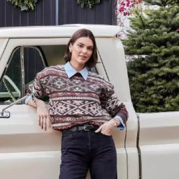 Mega Teardrop Earrings worn by Kendall Jenner at Architectural Digest on December 23, 2024