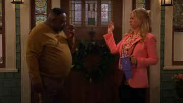 Alice + Olivia Macey One Button Blazer worn by Gemma Johnson (Beth Behrs) as seen in The Neighborhood (S07E08)