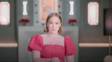 Van Cleef & Arpels Sweet Hearts Pendant worn by Whitney Leavitt as seen in The Secret Lives of Mormon Wives (S01E02)
