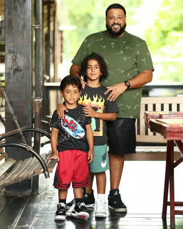 Jordan 4 Retro x Eminem x Carhartt Black usado por DJ Khaled en la cuenta de Instagram @djkhaled
