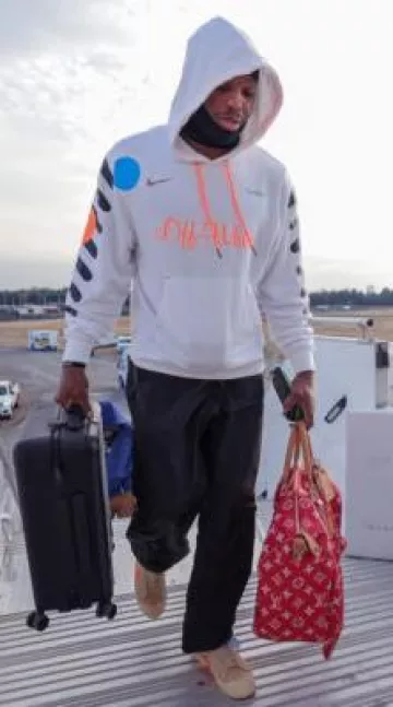 Nike Blazer Mid x Off White Hallows Eve usada por Derrick Henry en la cuenta de Instagram @ravens