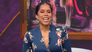 Gran funda floral de manga larga de Jones usada por Adriana Díaz como se ve en CBS Mornings el 23 de diciembre de 2024