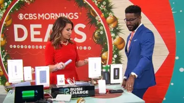 Vestido de Ted Baker Sanvie usado por Courtney Cason visto en CBS Mornings el 23 de diciembre de 2024