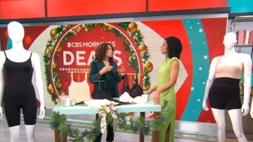 Blazer de terciopelo de un botón de J. Crew en Old Forest usado por Gabrielle Kerr como se vio en CBS Mornings el 26 de diciembre de 2024