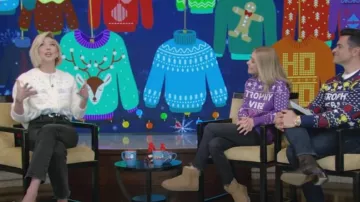 Cardigan simple rétro Aleena Fair Isle Snowflake porté par Heidi Gardner comme on le voit en LIVE avec Kelly et Mark le 20 décembre 2024