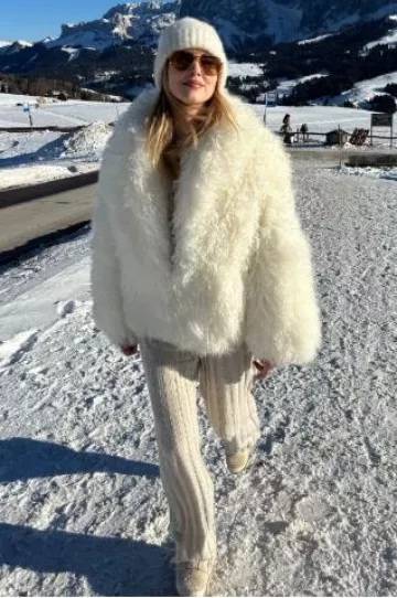 Bonnet Canada Goose Logo-Plaque porté par Chiara Ferragni sur son post Instagram le 25 décembre 2024