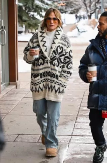 Bottes à lacets R13 Double Stack portées par Jennifer Lopez à Aspen le 26 décembre 2024