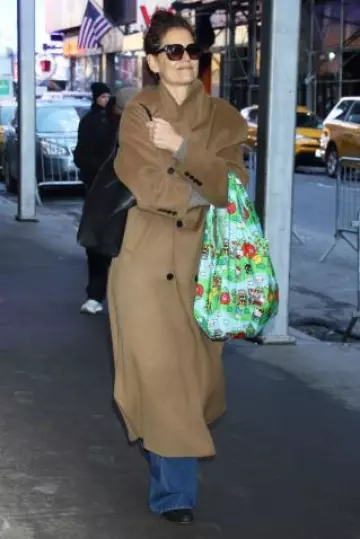 Baggu Hello Kitty & Friends Standard Reusable Bag worn by Katie Holmes in New York City on December 26, 2024