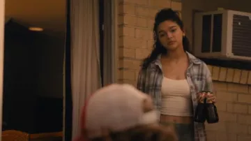 Top de camisola de microfibra H&M usado por Ariana (Paulina Chávez) como se ve en Landman (S01E05)