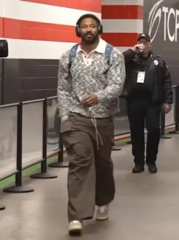 Obey Grey Speckled Chunky Polo Sweater porté par Myles Garrett sur le compte Instagram @clevelandbrowns