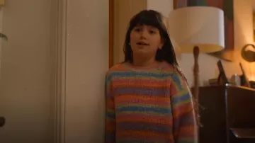 Pull en tricot rayé Ghanda porté par Jacinda Hernandez Chalmers-Davis (Jacinda Hernandez Chalmers-davis) comme on le voit dans Bump (S05E01)