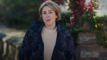 Anthropologie Chenille Tapestry Parka Jacket portée par Erin Napier vue dans Home Town (S09E01)