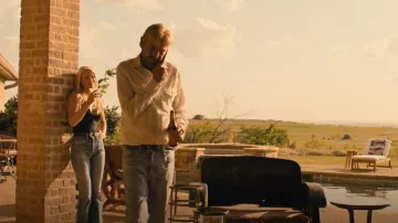 Levi's 70s Flare Jeans worn by Angela Norris (Ali Larter) as seen in Landman (S01E08)