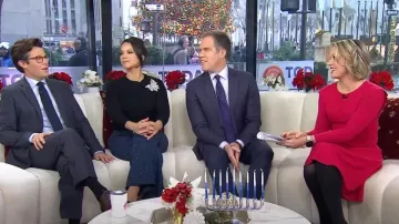 Vestido de suéter Eliza J Fit & Flare usado por Dylan Dreyer como se ve en Today el 27 de diciembre de 2024