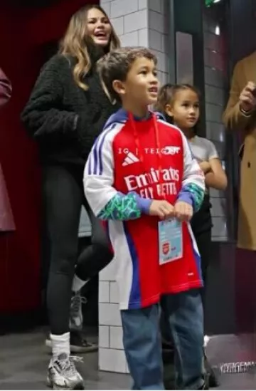 Veste matelassée Bella Dahl portée par Chrissy Teigen sur son post Instagram le 29 décembre 2024