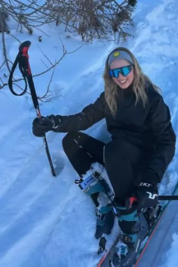 Chaussures de randonnée Atomic Backland Xtd W Storm/Aqua Ski portées par Chiara Ferragni sur son post Instagram le 29 décembre 2024