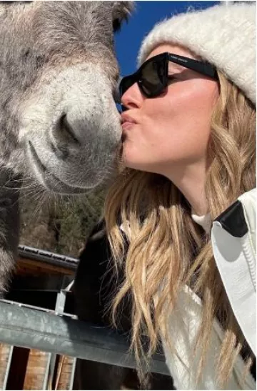 Lunettes de soleil Saint Laurent Sl 276 Mica portées par Chiara Ferragni sur sa Story Instagram le 30 décembre 2024