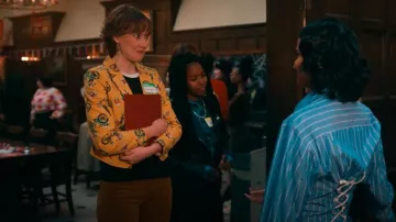 Blazer à imprimé vélo Modcloth porté par Ginger (Amanda Ripley) comme on le voit dans La vie sexuelle des étudiantes (S03E06)