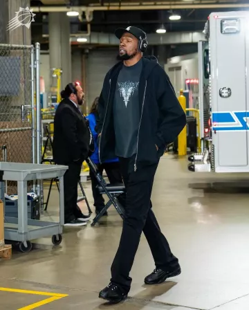 Vetements Washed Black V Bones T Shirt porté par Kevin Durant sur le compte Instagram @suns