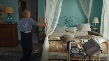 Reiss Petite Abigail Stripe Waistband Trousers Navy worn by Hannah Stern (Nicola Walker) as seen in The Split (S04E01)