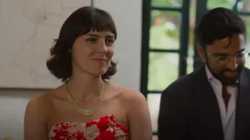 Sarah Straussberg Harriet Necklace worn by Nina Defoe (Annabel Scholey) as seen in The Split (S04E01)