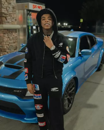 Sudadera con capucha Bottega Desires Black Racing Logo Patches Zip usada por Yungeen Ace en la cuenta de Instagram @yungeenace