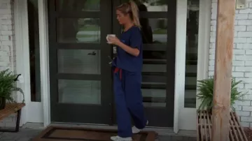 Sur un nuage 5 chaussures de sport portées par Salley Carson comme on le voit dans Southern Charm (S10E04)