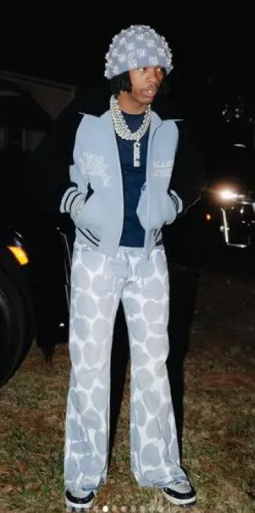 Readymore Blue Allover Hearts Flared Jeans usados por Lil Baby en la cuenta de Instagram @lilbaby