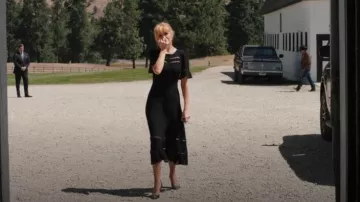 Christian Louboutin Kate 100MM Patent Leather Pumps worn by Beth Dutton (Kelly Reilly) as seen in Yellowstone (S05E14)
