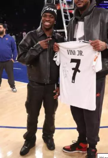 Amiri Black Leather Flared Cargo Pants worn by Vinícius Júnior on the Instagram account @vinijr