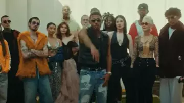 Gilet cargo Prada en cuir noir porté par Myke Towers à Myke Towers & Pirlo - VAN CLEEF (Official Music Video)