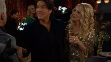 Lovers and Friends Lux Dress portée par Christine Blair Williams (Lauralee Bell) telle qu’on la voit dans Les Feux de l’Amour le 30 décembre 2024