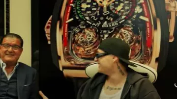 Gafas de sol Ferragamo Black Wide Rectangle (SF2012S) usadas por Peso Pluma en Hollywood - Peso Pluma, Estevan Plazola (Video Oficial)