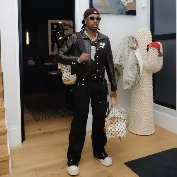 Chaqueta Courrèges Marrón Oscuro Brillante AC-Logo usada por Lil Baby en la cuenta de Instagram @lilbaby