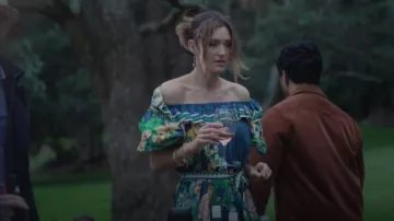 Alemais Minivestido de mujer con cuello con volantes de Lyla usado por Tess (Tess Haubrich) como se ve en Friends Like Her (S01E01)