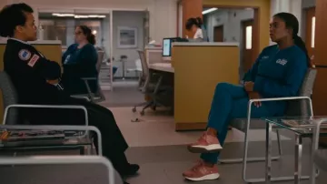 New Balance Femmes Tissé Design Roav Chaussures de course portées par Maggie Lockwood (Marlyne Barrett) comme vu dans Chicago Med (S10E06)