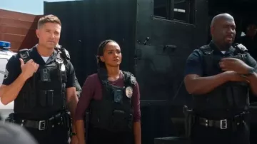 Rag & Bone The Slub Long Sleeve T-Shirt In Burgundy worn by Nyla Harper (Mekia Cox) as seen in The Rookie (S07E01)