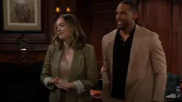 Veronica Beard Sevi Linen-Blend Blazer worn by  Hope Logan(Annika Noelle) as seen in The Bold and the Beautiful on December 26, 2024