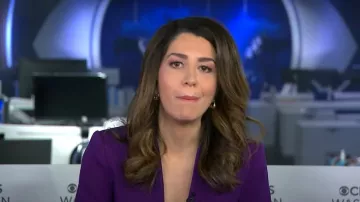 Blazer ajustado sin solapas de Zara en morado usado por Nicole Sganga como se vio en CBS Mornings el 1 de enero de 2025