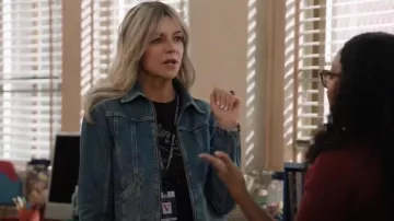 Re/Done Blondie Tee in Washed Black worn by Kaitlin Olson as seen in Abbott Elementary (S04E09)