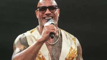 Le gilet maléfique du Nouvel An The Rock NXT