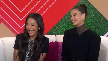 Chaqueta Chelsea bordada de Celine usada por Emma Grede como se ve en Today with Hoda & Jenna el 8 de enero de 2025