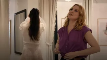 Camisa transparente de manga corta usada por Melinda Monroe (Alexandra Breckenridge) como se ve en Virgin River (S06E01)