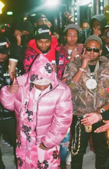 Pantalones de chándal Denim Tears Pink Camo Cotton Wreath usados por 42 Dugg en la cuenta de Instagram @42_dugggg