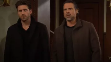 Teoría Abrigo Melton de lana de Clarence en uniforme melange usado por Nick Newman (Joshua Morrow) como se ve en The Young and the Restless el 9 de enero de 2025