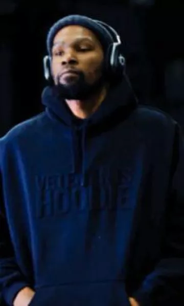 Vetements Black Embossed Vetements Hoodie porté par Kevin Durant sur le compte Instagram @suns