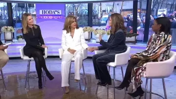 Pantalones de pierna ancha de Paige Sasha en azul calicó usados por Maria Shriver como se ve en Today el 10 de enero de 2025