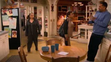Kin Green Kinsie worn by Regina Upshaw (Kim Fields) as seen in The Upshaws (S06E03)