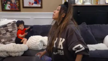 Jersey Forever 21 New York City Fleece Graphic usado por Nicole Polizzi como se ve en Jersey Shore: Family Vacation (T07E27)